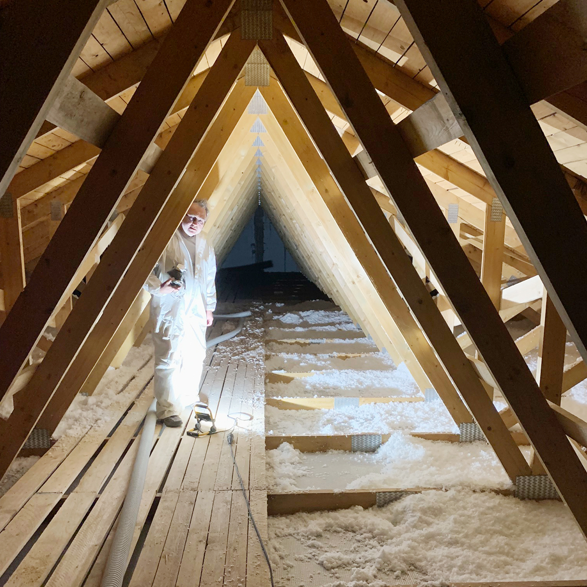 SZEGLEMEZES TETŐSZERKEZET SZIGETELÉSE SUPAFIL® LOFT FÚJHATÓ SZIGETELÉSSEL