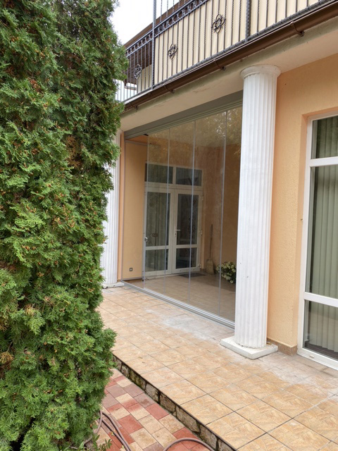 TERASZ, TERASZÜVEGEZÉS, BALKON, LAKÓKONTÉNER, Üvegfüggöny Kft. 2021